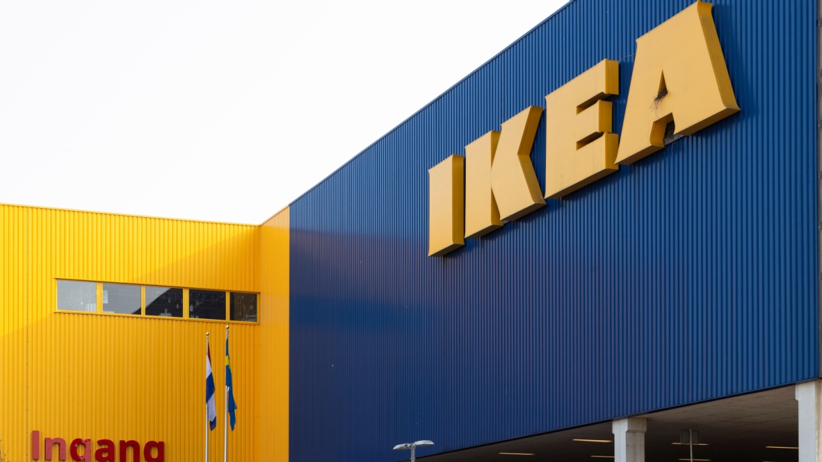 De IKEA lantaarnlamp: de decoratieve bondgenoot die op batterijen en USB werkt om zelfs tijdens stroomuitval te stralen